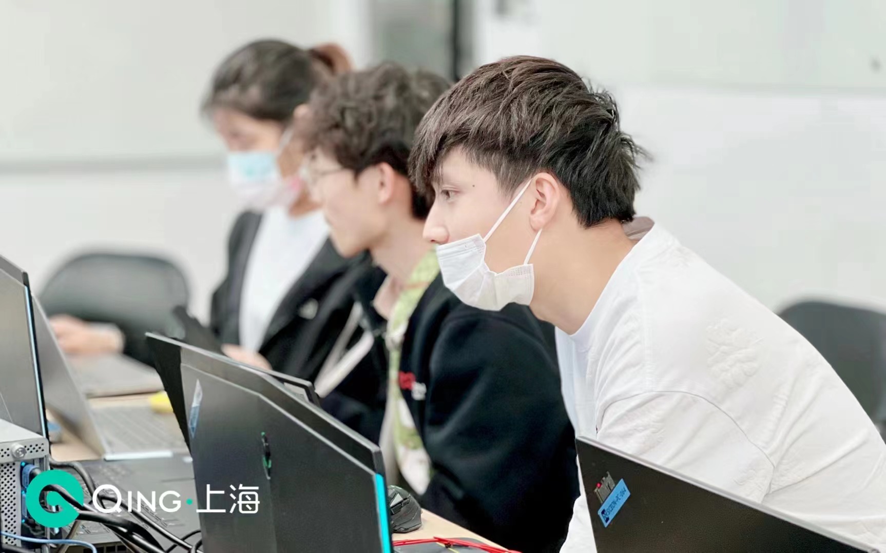 轻直播.jpg